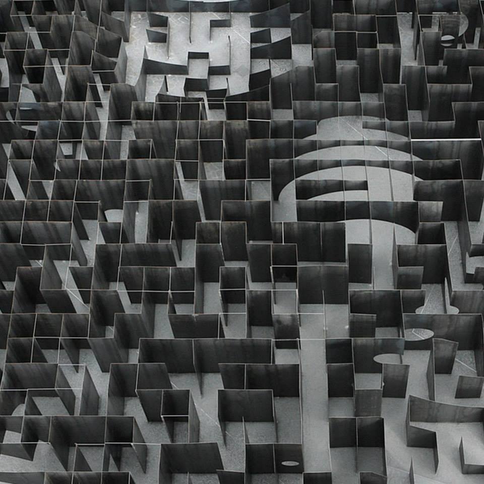 FORMAKERS - Labyrinth Installation / Gijs Van Vaerenbergh